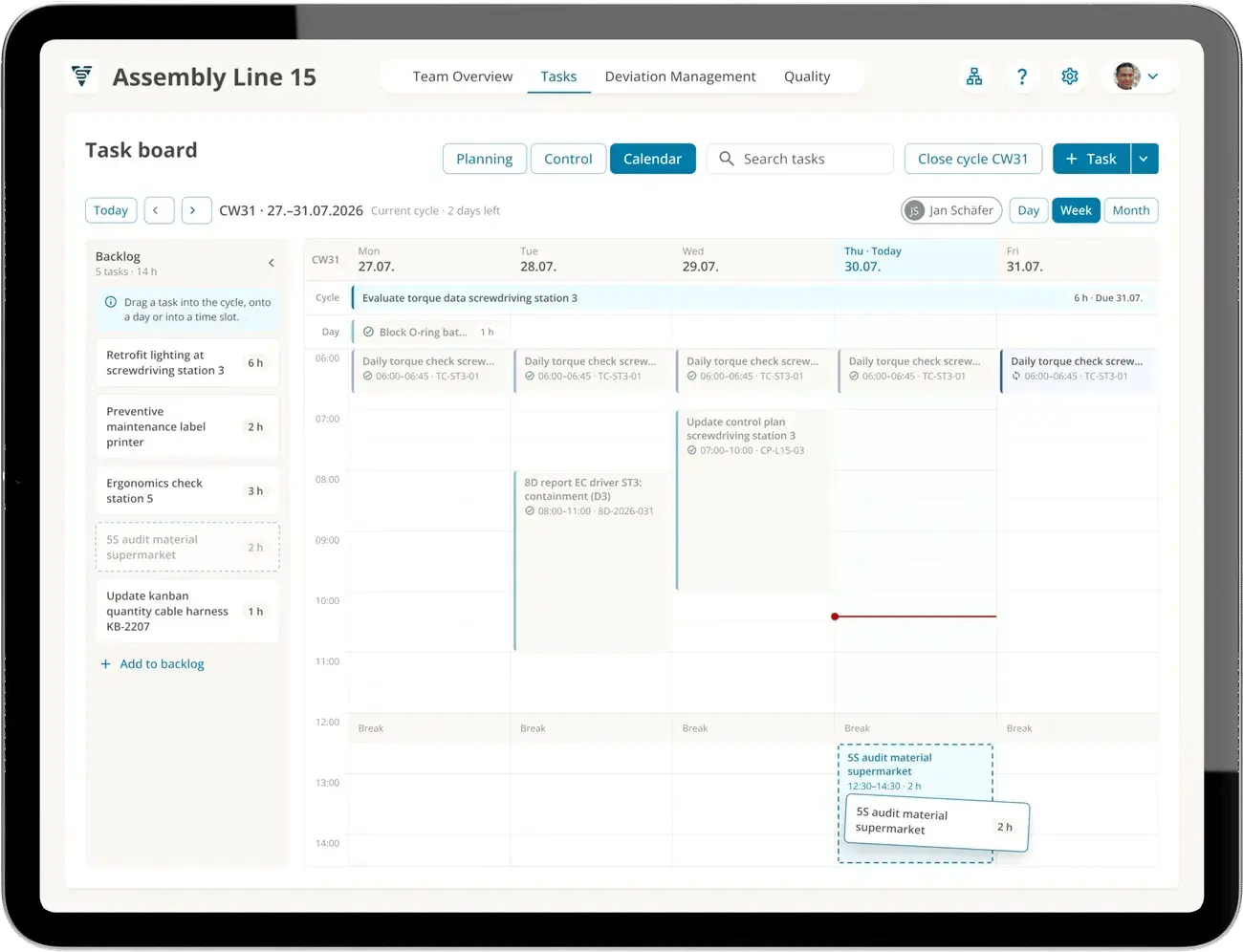 Calendar view of the task board in ValueStreamer on a tablet: week CW31 with the daily torque check as a T-Card at 6:00 and other planned tasks